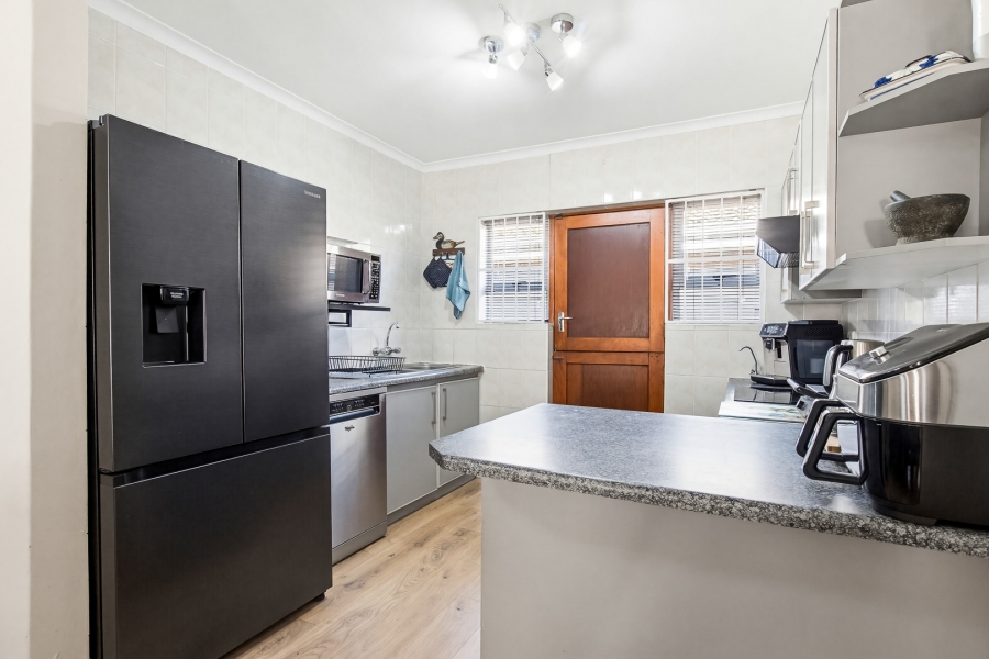 2 Bedroom Property for Sale in The Crest Western Cape